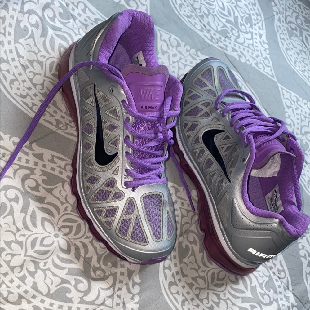 Nike Silver and Purple Athletic Shoes with Supportive Sole